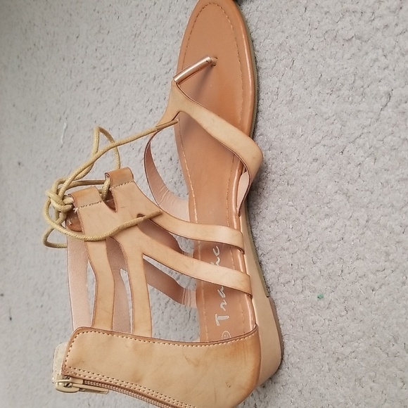 Traffic Women's Sandals - Picture 8 of 11